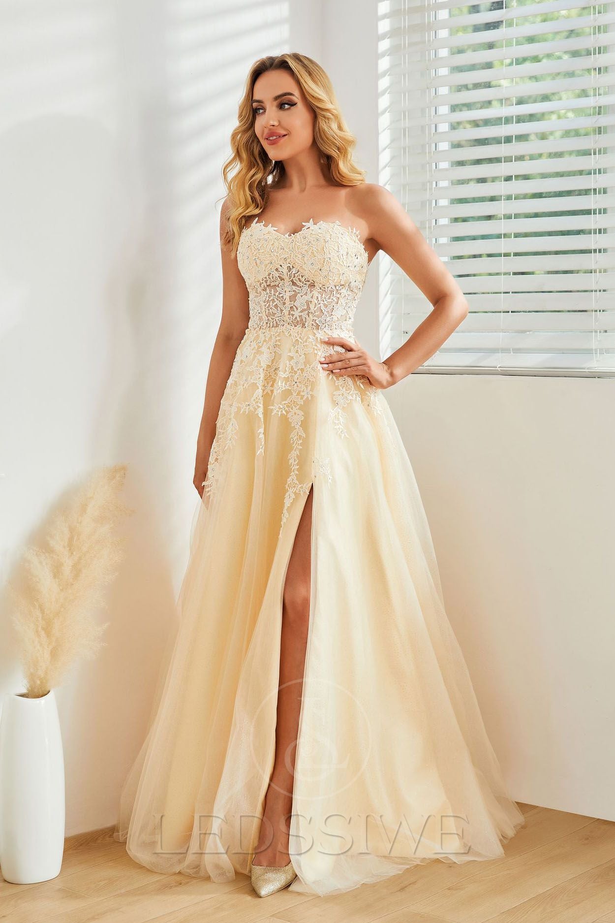 A-Line/Princess Tulle Appliques Strapless Yellow Sleeveless Floor-Length Prom Dresses LSW-290404